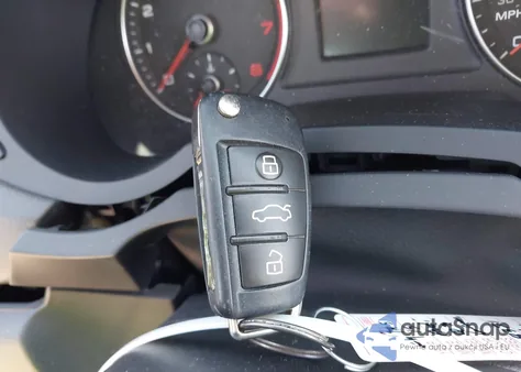 2015 Audi Q3 2.0T Premium Plus z USA, uszkodzony, nr VIN WA1EFCFS7FR008321